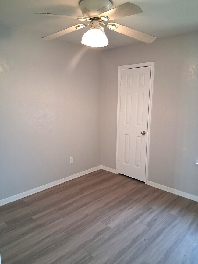 Building Photo - 3801 Riverrock Dr