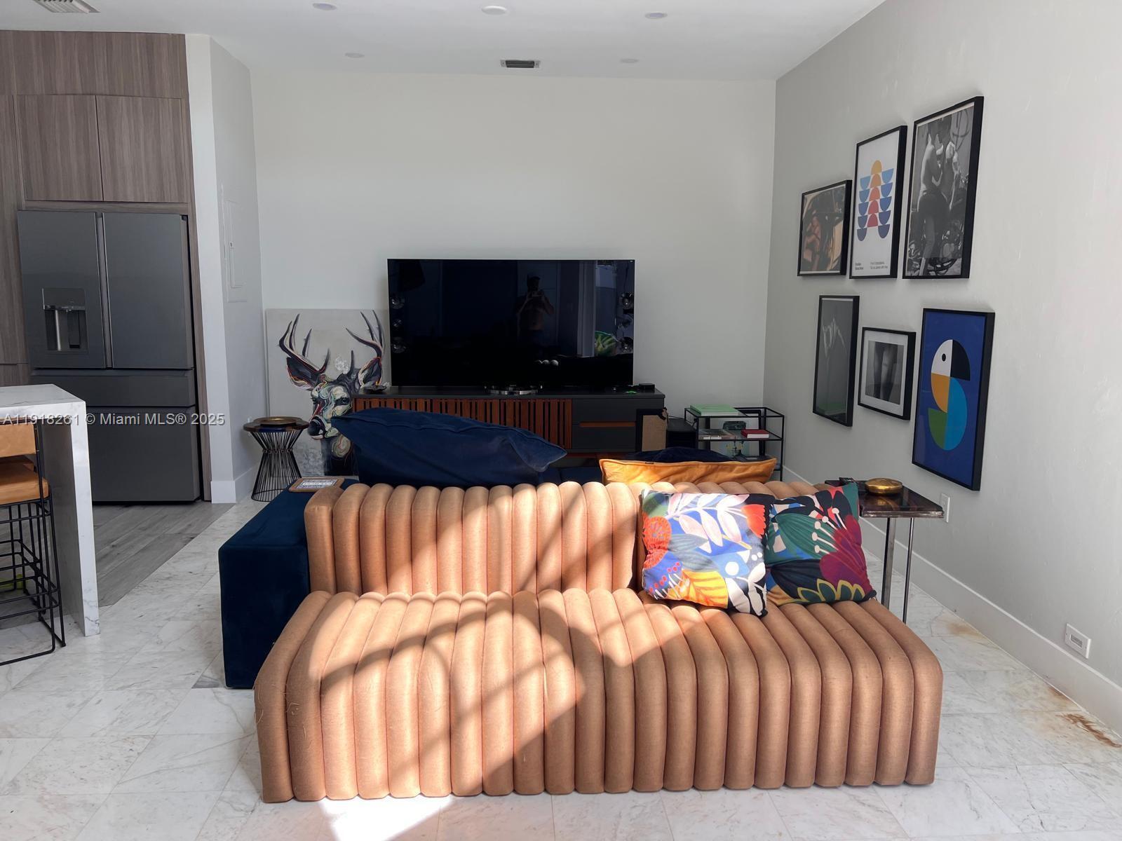 Building Photo - 3070 Allamanda St