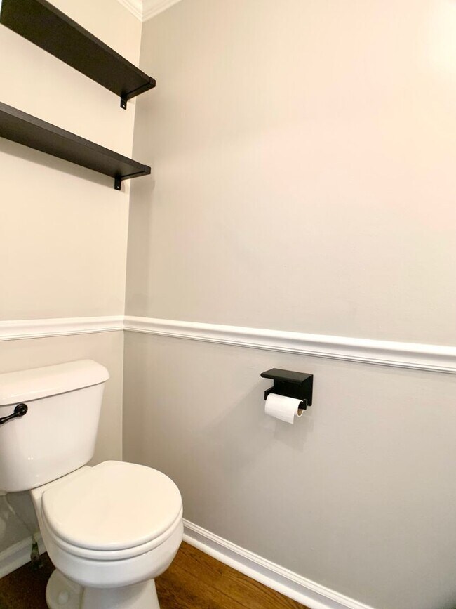 Building Photo - 2553 Emerald Ct