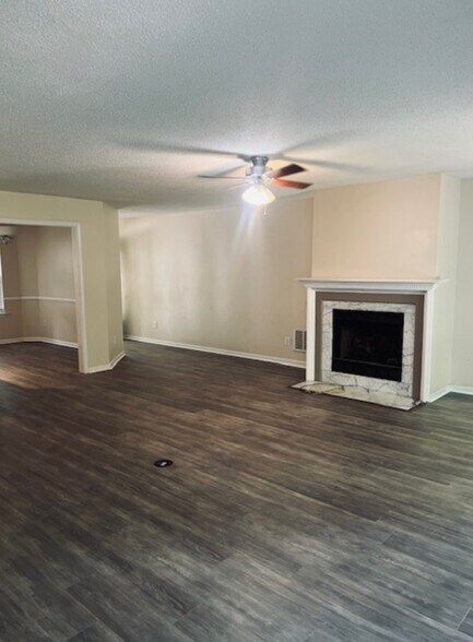 Building Photo - 861 Royal Grove Ct