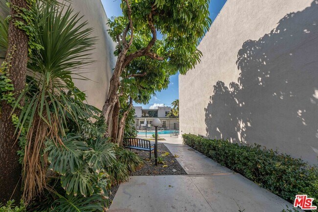 Building Photo - 3166 S Sepulveda Blvd