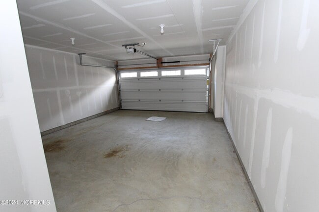Building Photo - 35 Crimson Dr