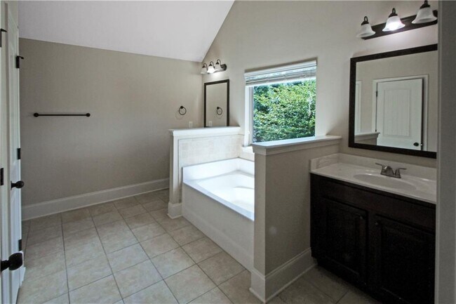 Building Photo - 1307 Clarecastle Ln
