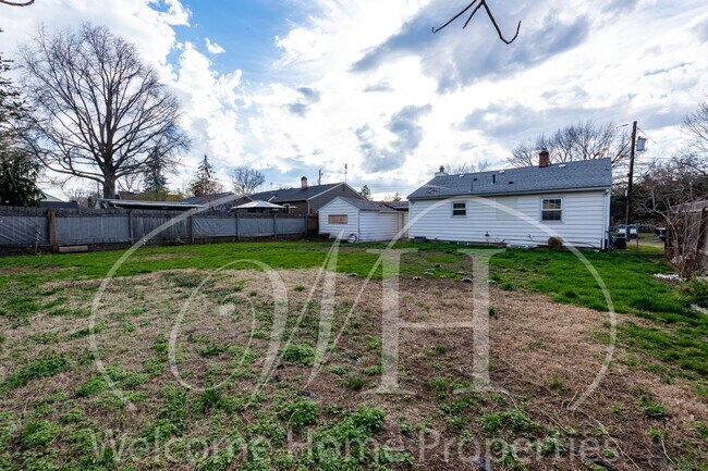 Building Photo - Great 3 Bedroom Home with Big Backyard