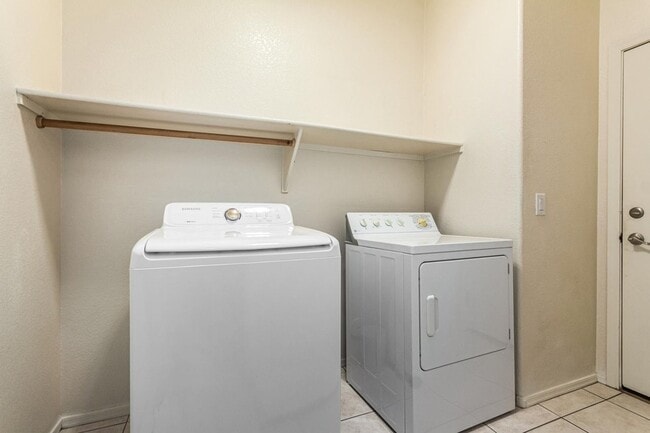 Building Photo - 6771 Bronco Trl