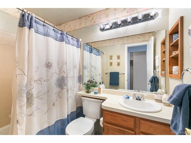 Building Photo - 5504 S Zang St