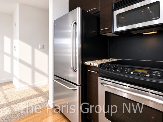 Building Photo - 1 MO FREE - Fab CapHill Condo * Ideal Location! Tons of Amenities! Fresh Paint & New Flooring! Ne...