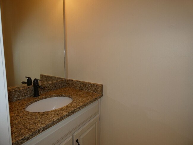 Building Photo - Spacious 4-Bedroom Pool Home