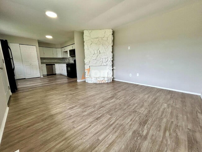 Building Photo - 5331 Aspen Ave