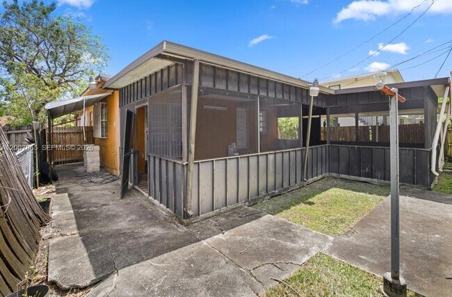 Building Photo - 3720 NW 20th Ct