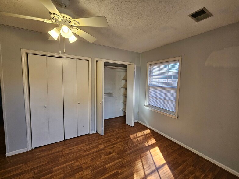 Building Photo - 4602 Norwich Rd