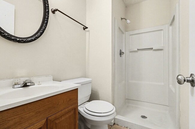 Building Photo - 3 Bedroom 2 Bath House