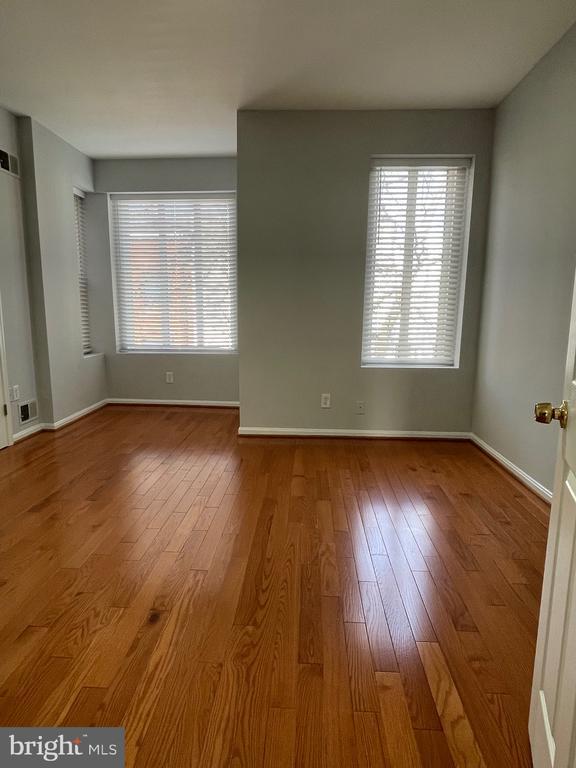 Building Photo - 1231 Linden Pl NE