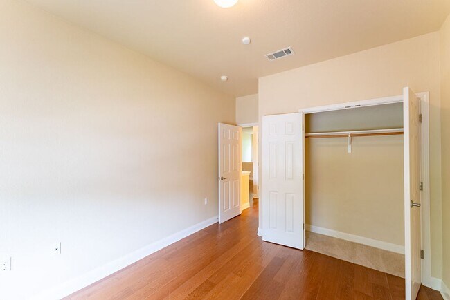 Building Photo - Gorgeous 2 Bedrooms /2.5 Bathrooms + Flex Space Home Near South Austin!!!