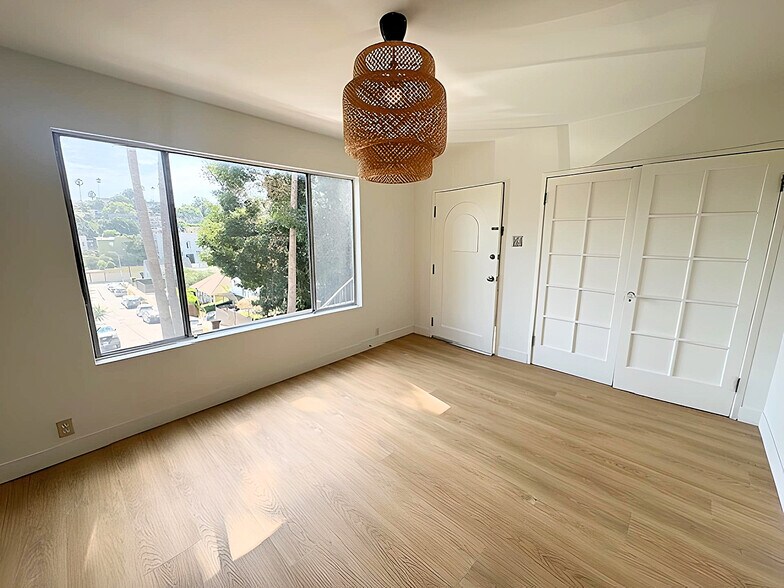 Building Photo - 849 N Vendome St