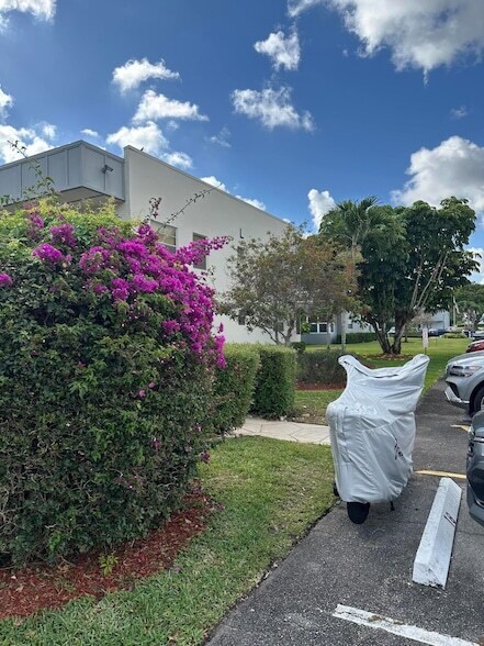 Building Photo - 548 Normandy Ln