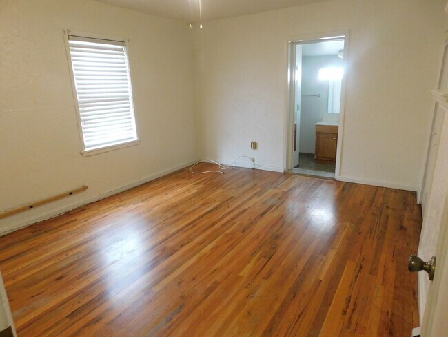 Building Photo - Spacious Home in Palisade