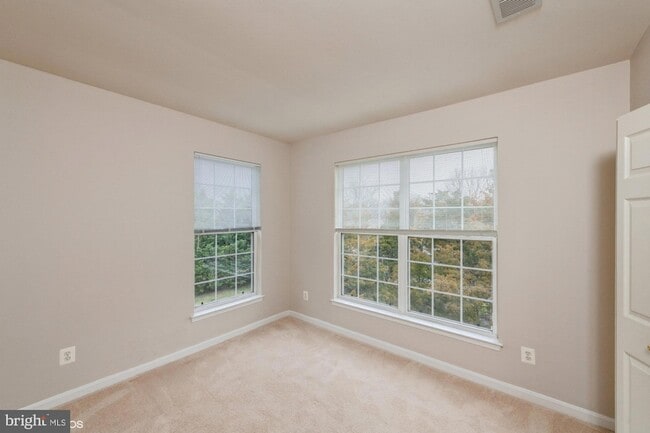 Building Photo - 25340 Lake Mist Square