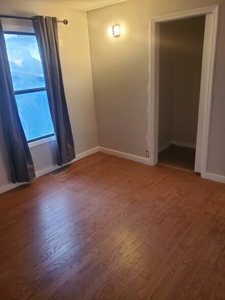 bdrm - 8310 37th Ave S