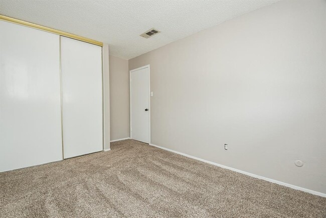 Building Photo - 5809 Village Forest Ct