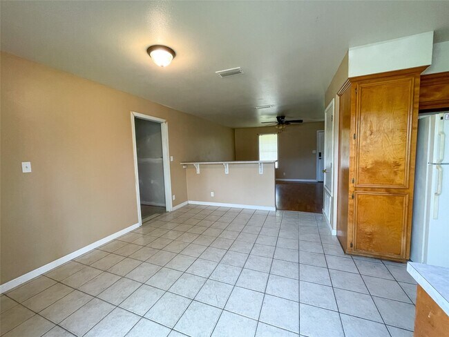 Building Photo - 401 Anderson Rd