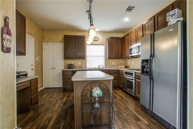 Building Photo - 2504 Trailwest Ln