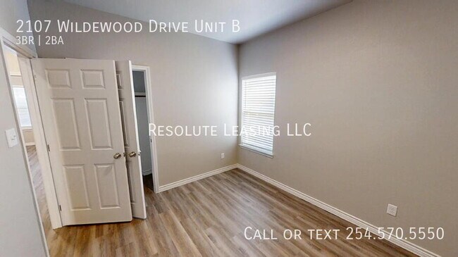Building Photo - 2107 Wildewood Dr