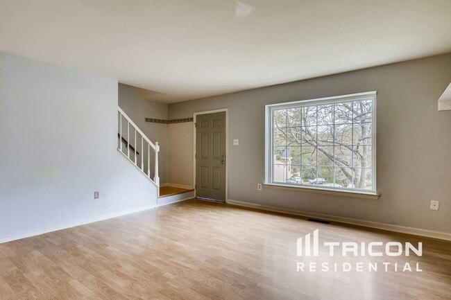 Building Photo - 10803 Glade Ct