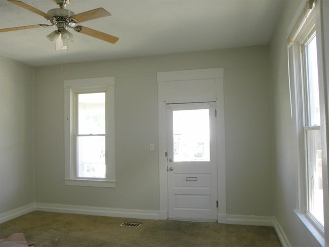 Building Photo - 418 3rd Ave