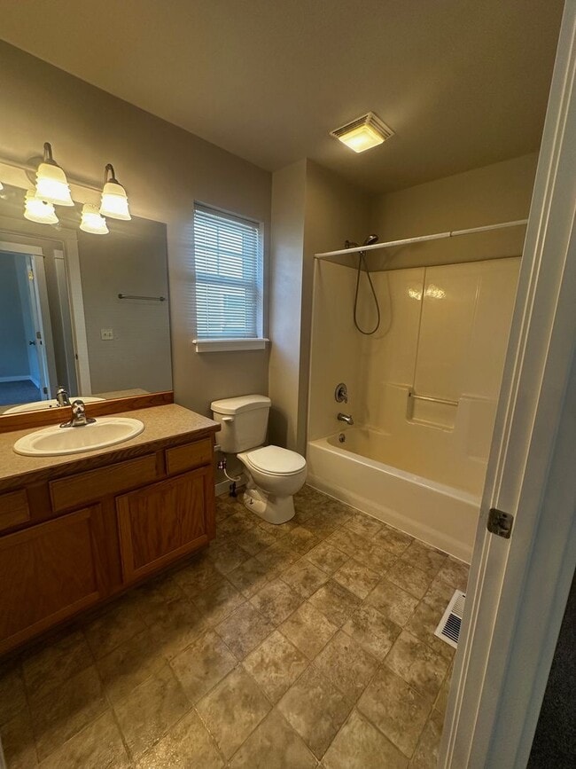 Building Photo - Beautiful 3 Bedroom Home- Centrally Locate...
