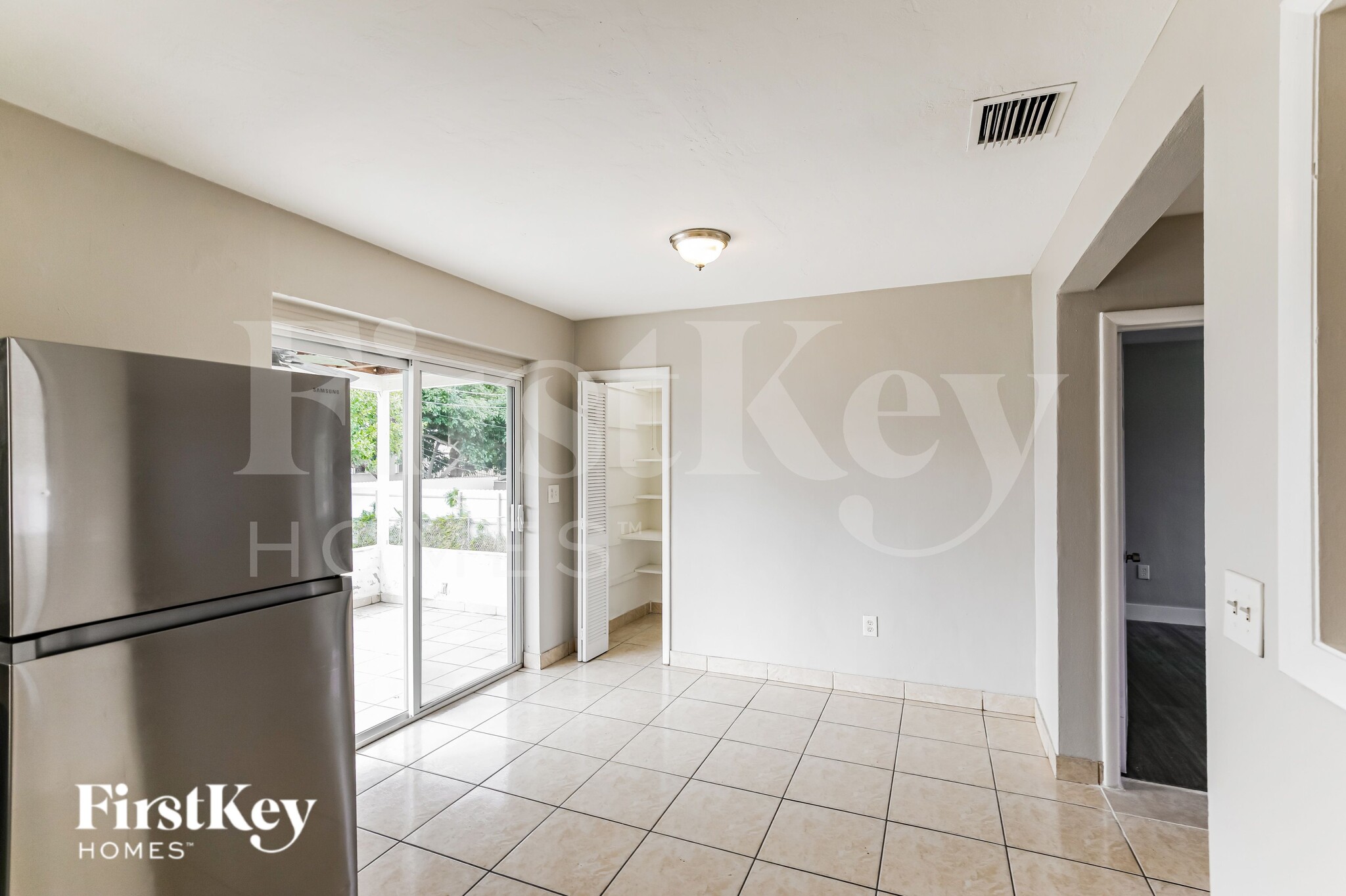 Building Photo - 18000 NW 6th Ct