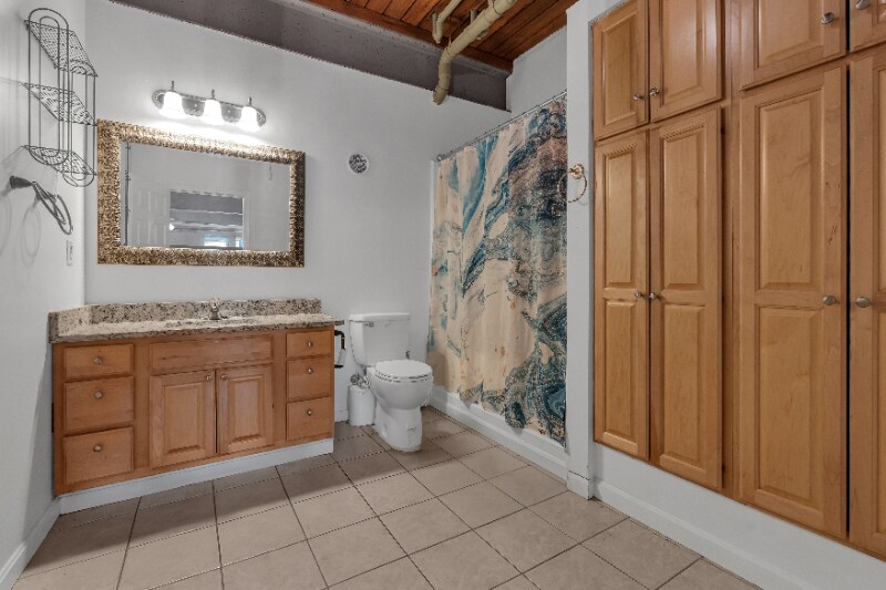 Building Photo - 83 Main St