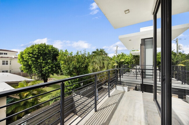 Building Photo - 2516 NE 21st St