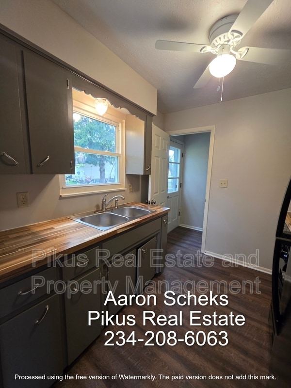 Building Photo - 3637 Albrecht Ave