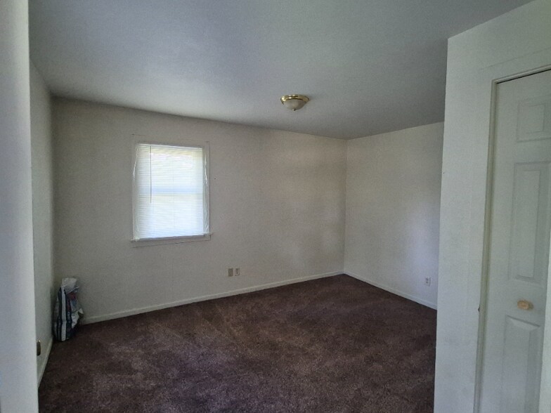 Building Photo - 4893 Cambria Rd
