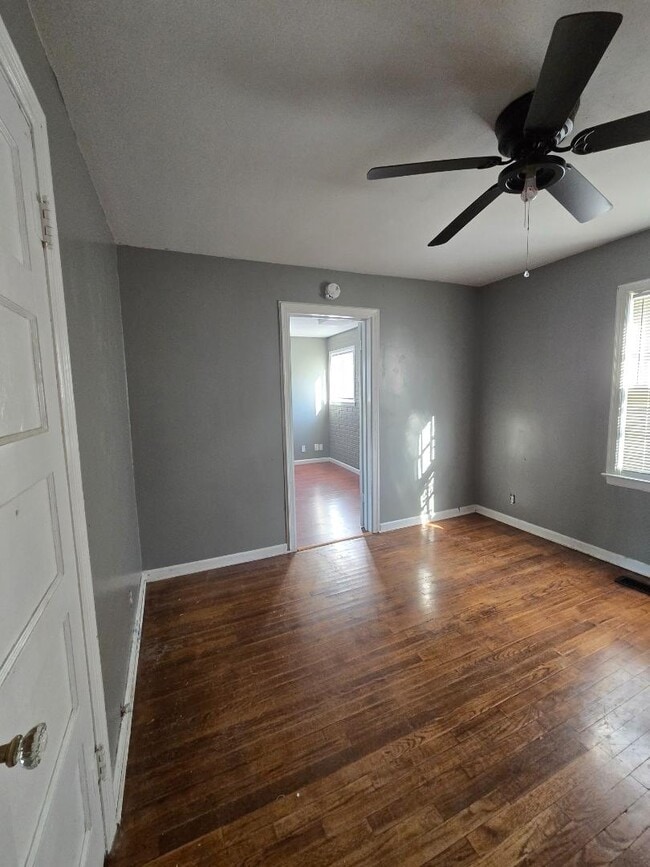 Building Photo - 405 N 11th St