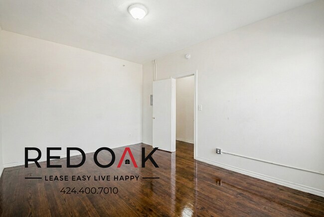 Building Photo - 835 S Oxford Ave