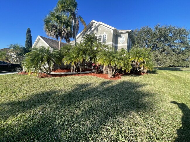 Building Photo - "Golf Course Living! Spacious 3-Bed, 2.5-Bath Home with 2,829 Sq Ft at The Oaks"