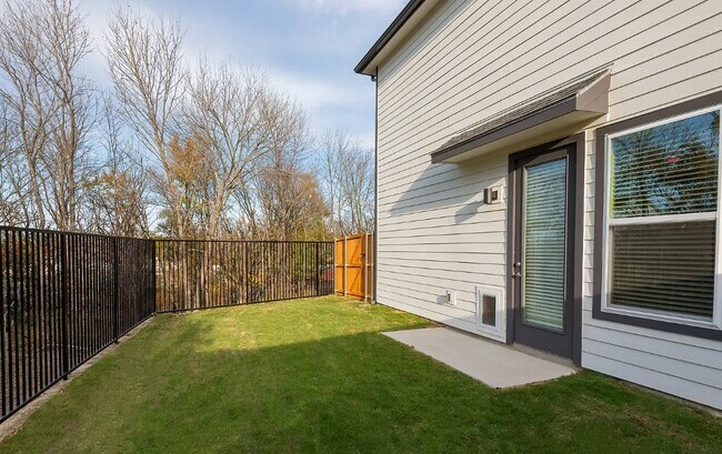Building Photo - 3901 James Pitts Dr