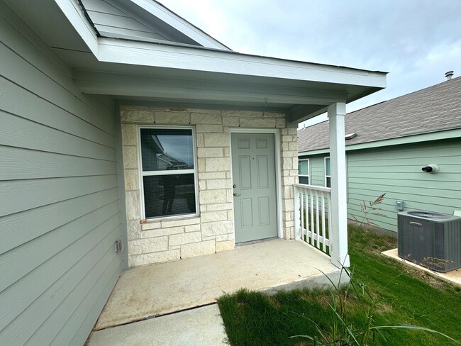 Building Photo - Ready For Move In- New One Story 3/2 - Mod...