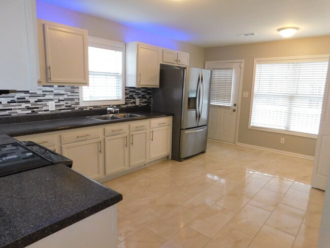 Building Photo - New 3 Bedroom 2 bath