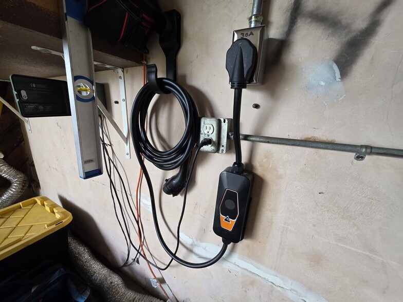 Building Photo - 5457 Dorothy Dr