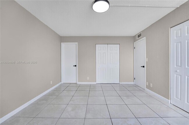 Building Photo - 9001 SW 77th Ave