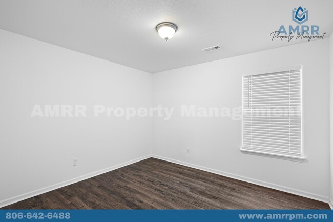 Building Photo - Move-In Ready 3-Bedroom Townhome – Ideal f...