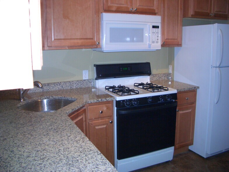 Building Photo - 4121 Davison St