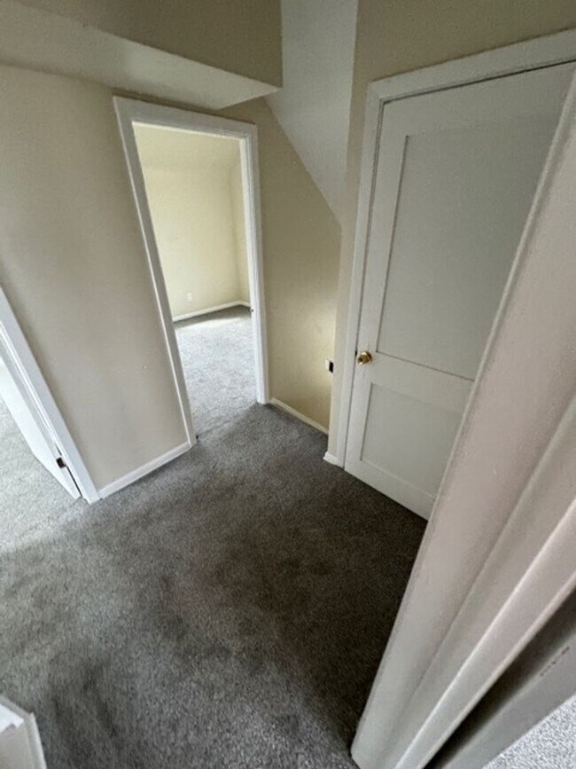 Building Photo - Charming 3-Bedroom Property in Prime Location