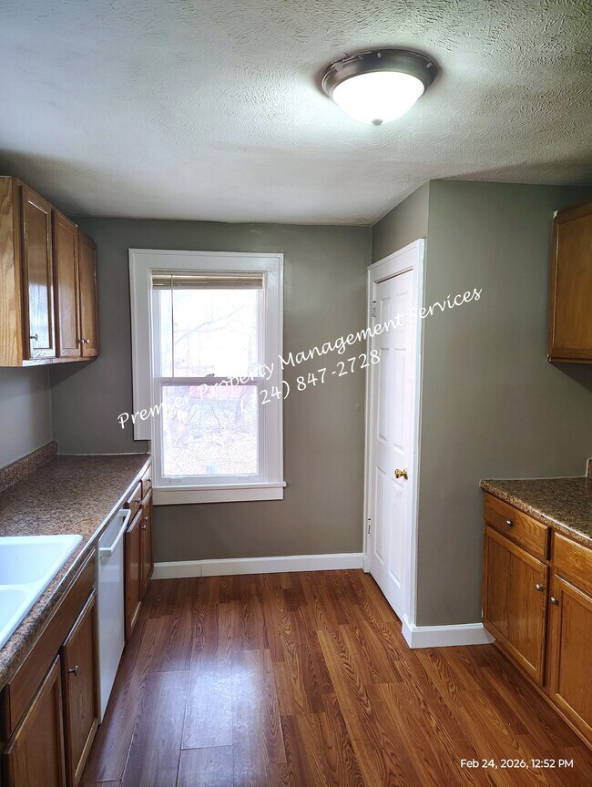 Building Photo - 903 23rd St