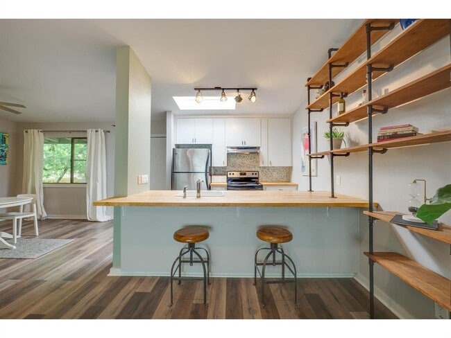 Building Photo - 2308 Enfield Rd