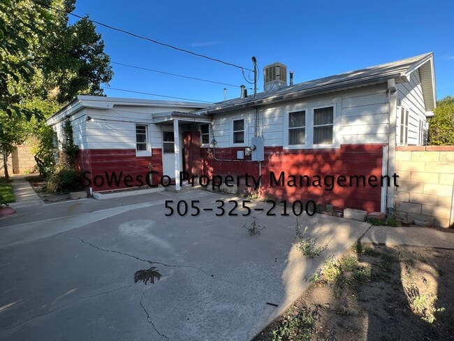 Building Photo - Three Bedroom Two Bath Home in Central Farmington