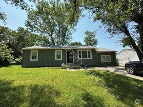 Building Photo - Home in Ruskin Heights